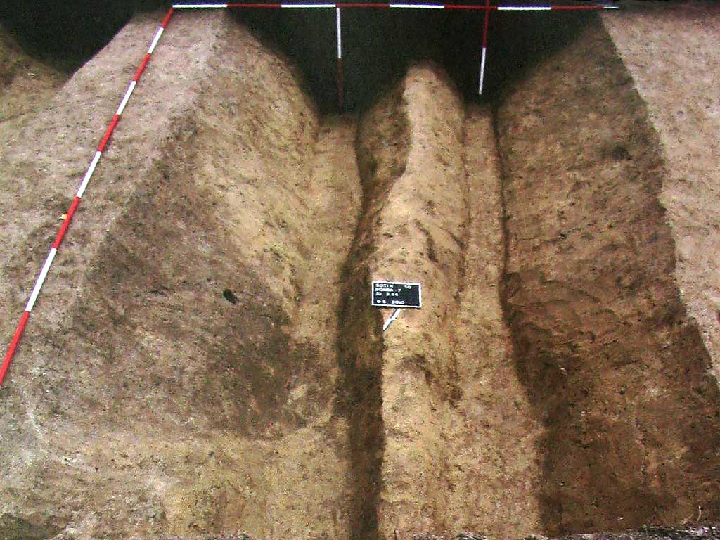 Sotin - Double ditch of the additional Roman military camp (Ložnjak-Dizdar 2010)
