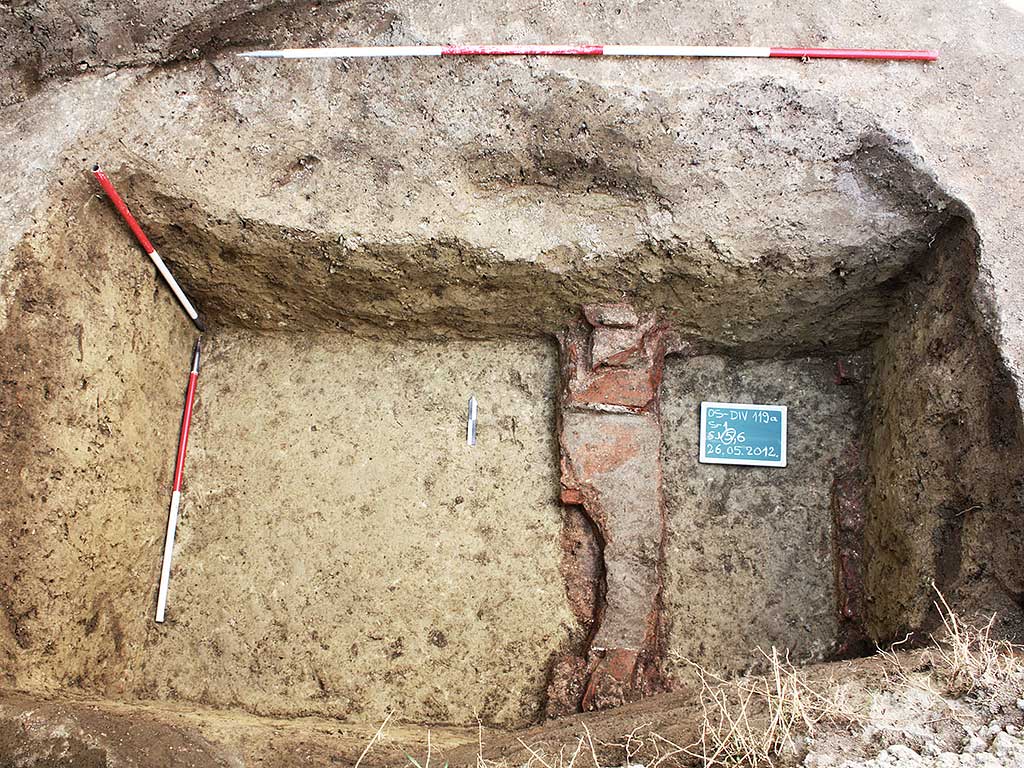 Osijek - Ostatci rimske zidane grobnice u Divaltovoj 119 (Vukmanić 2012)